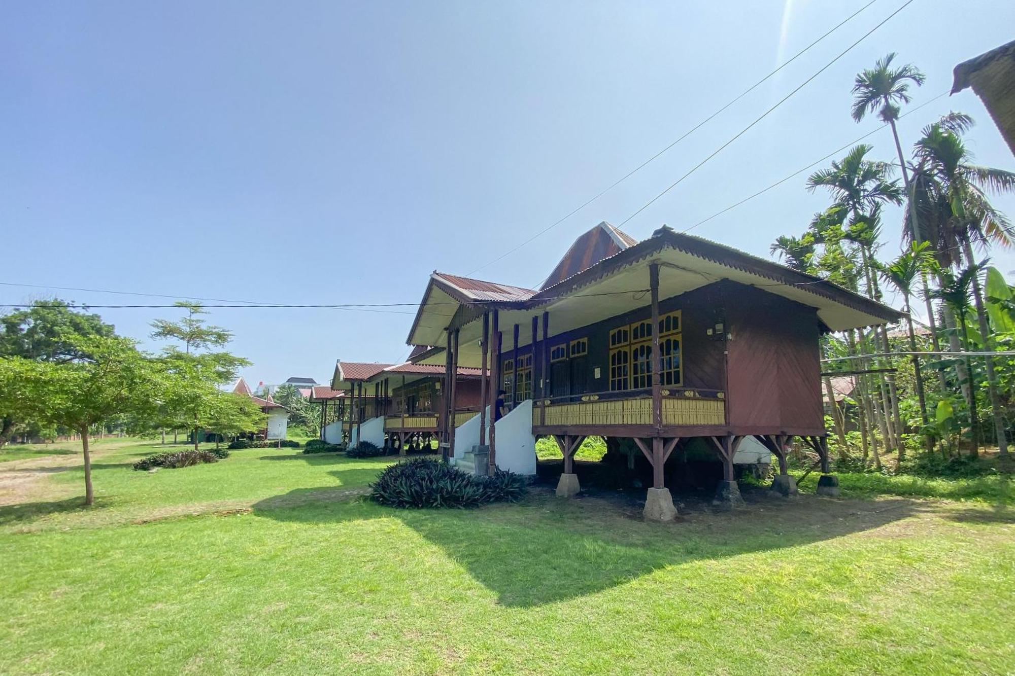 Hotel Pantai Panjang Bengkulu Redpartner Eksteriør bilde